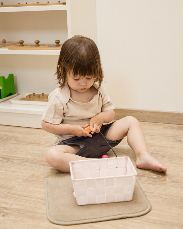 1bis3_Klosterneuburg_Mädchen spielt 1bis3_Klosterneuburg_Mädchen spielt